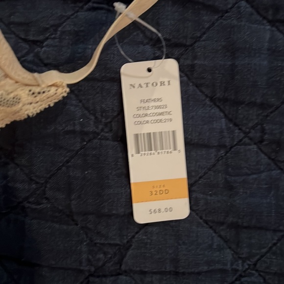 Natori Feathers Bra - Picture 2 of 4